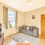 Stylish 2 Bed Home In Stoke-On-Trent