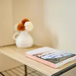 Stylish 2 Bed Home In Stoke-On-Trent