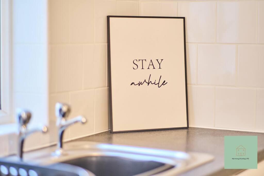 Stylish 2 Bed In * Stoke-on-Trent
