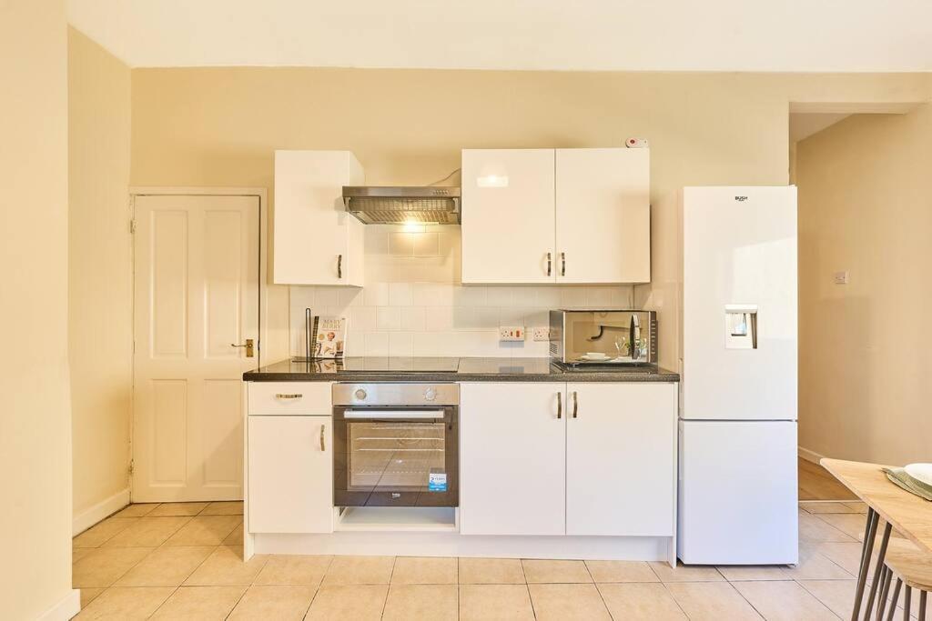Stylish 2 Bed In *