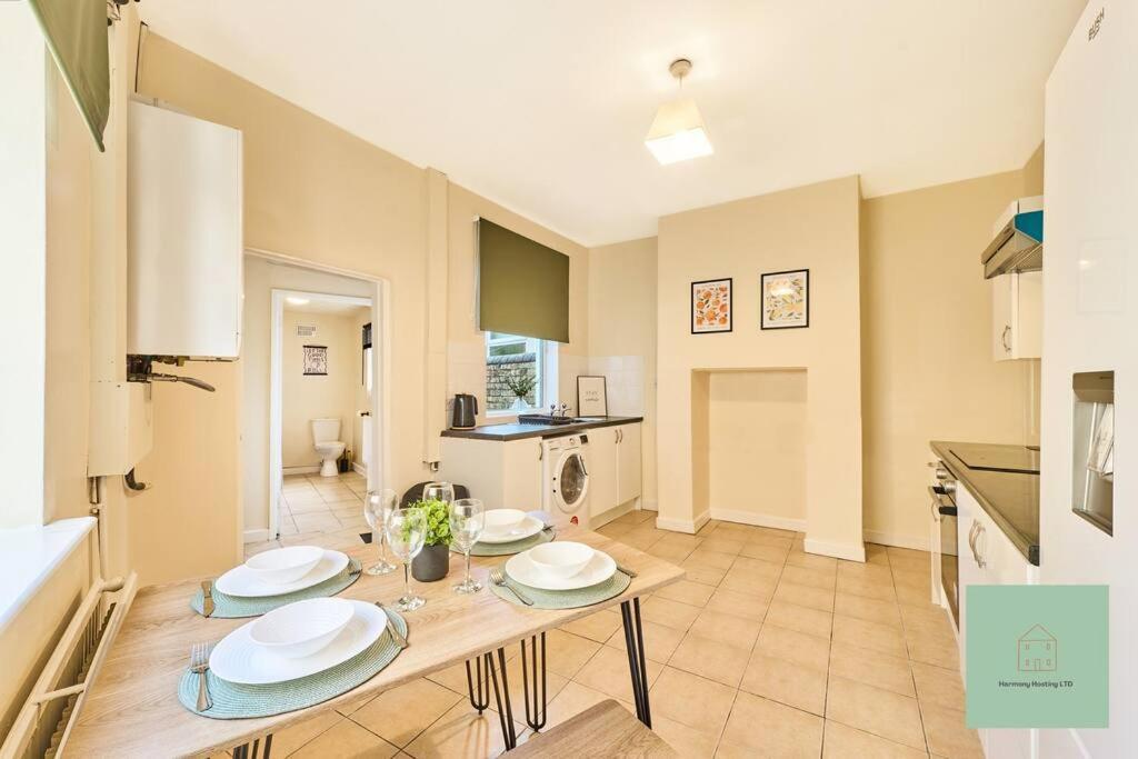 Stylish 2 Bed In *