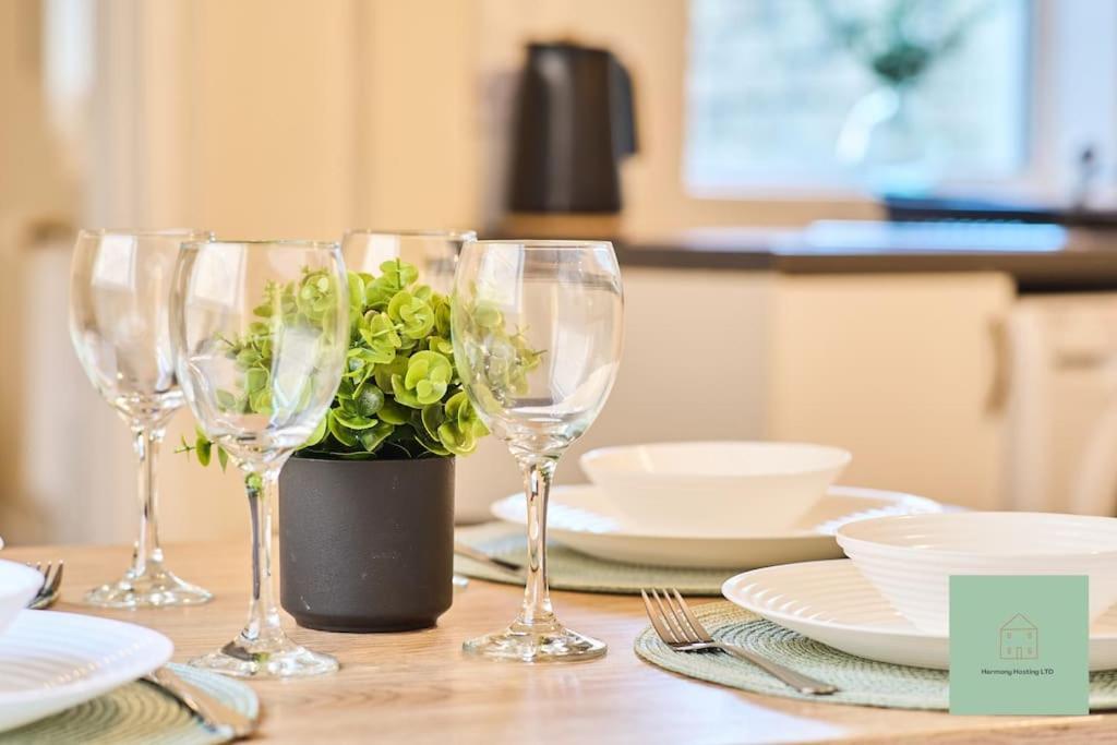 Stylish 2 Bed In Stoke-on-Trent