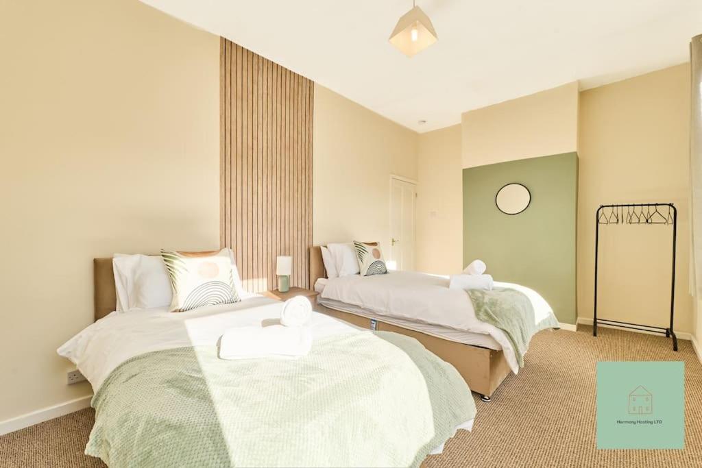 Stylish 2 Bed In * Stoke-on-Trent