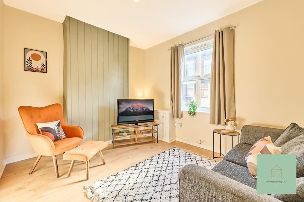 Stylish 2 Bed In Holiday home